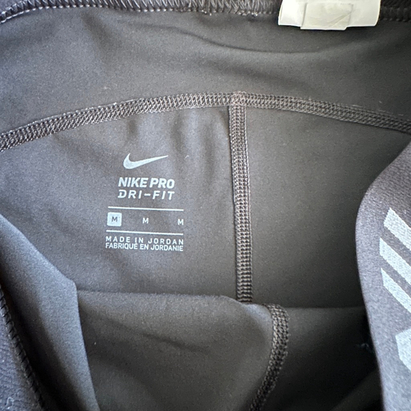 Nike Pro Women's Black Athletic Shorts M Stretch Workout Running Gym Performance - Picture 2 of 5